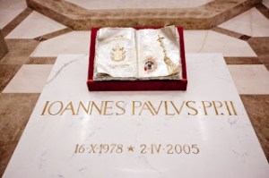 lapide + reliquiario papa