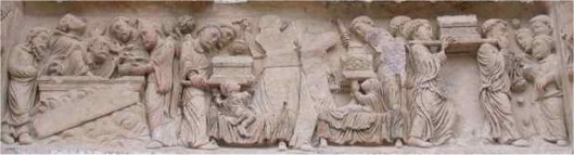 Particolare del timpano dell'Abbazia di Fleury che rappresenta la storia della trafugazione delle reliquie di San Benedetto