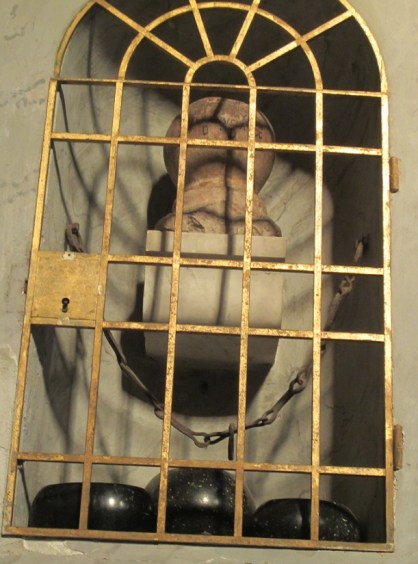 Lapis aequipondus a Santa Maria in Trastevere, Roma